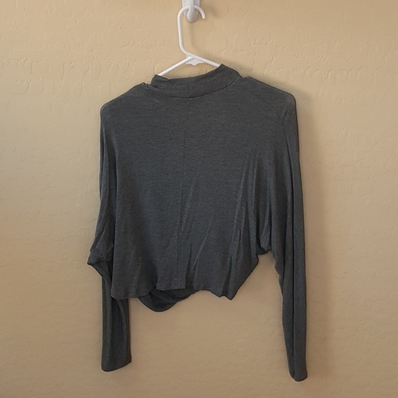 AKIRA Open Front light grey top. - Picture 3 of 6